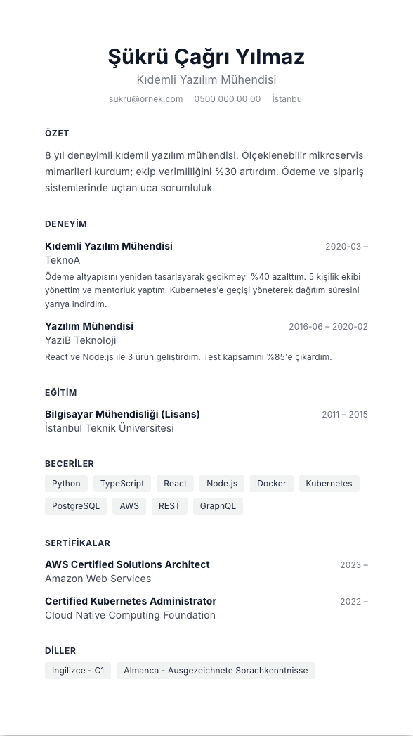 Mimari Çizgi CV şablonu önizlemesi - Geniş harf aralıklı IBM Plex, ortalanmış başlık ve ferah kenarlarla mimari sadelik