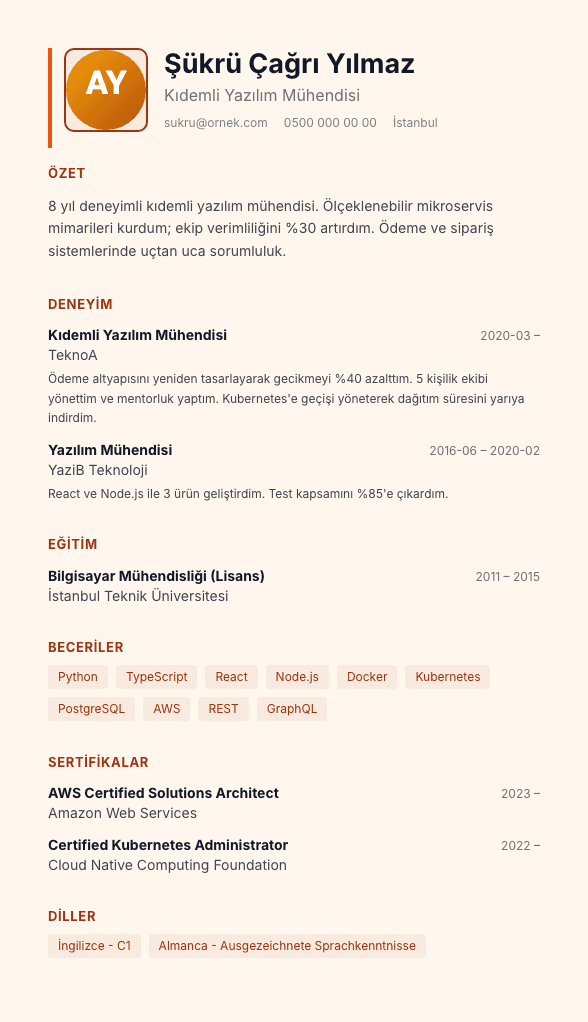 Sıcak Kum CV şablonu önizlemesi - Krem zemin, ortalanmış yuvarlak foto ve terracotta ile sıcak, davetkâr hizmet düzeni
