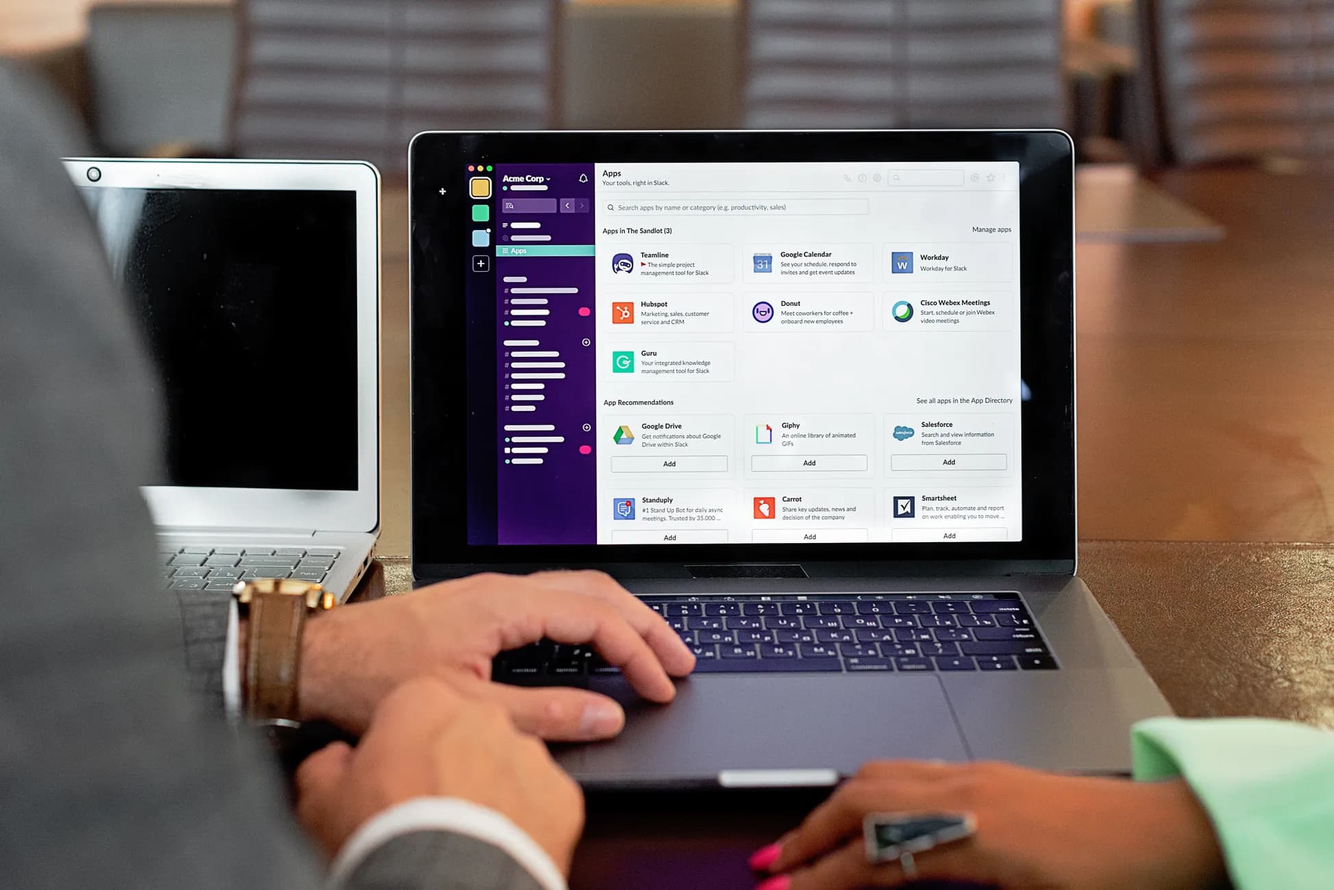 İK yazılımı entegrasyonunda API bağlantılarını gösteren sistem diyagramı