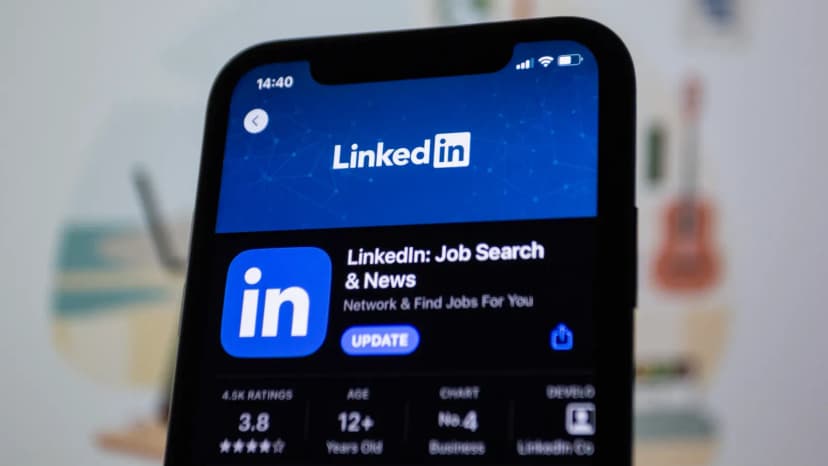 Akıllı telefon üzerinden iş başvurusu yapan mavi yaka aday
