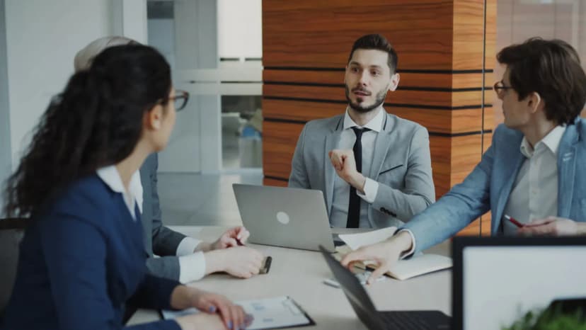 kurumsal ofis ortamında mülakat