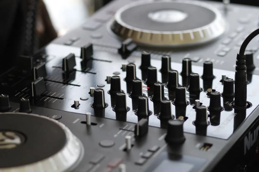 modern DJ mikseri