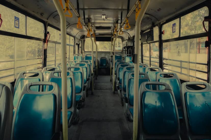şehir otobüsünün içi