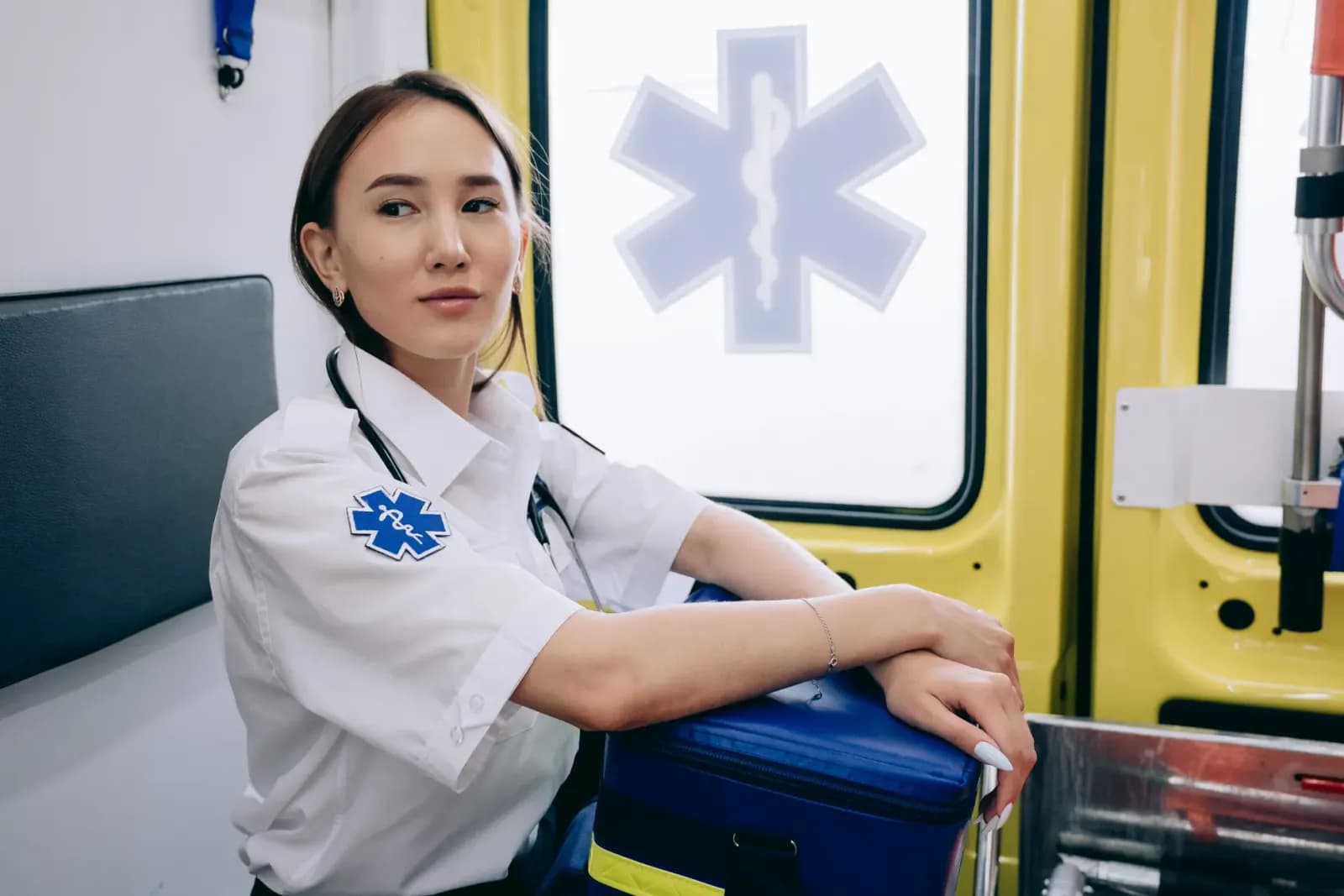 acil sağlık hizmetlerinde görev yapan ambulans şoförü