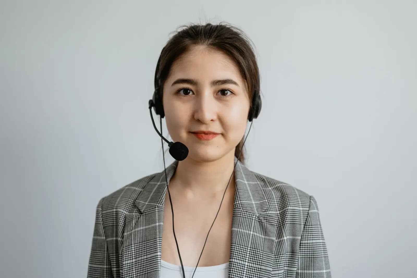 Güler yüzlü müşteri hizmetleri temsilcisi