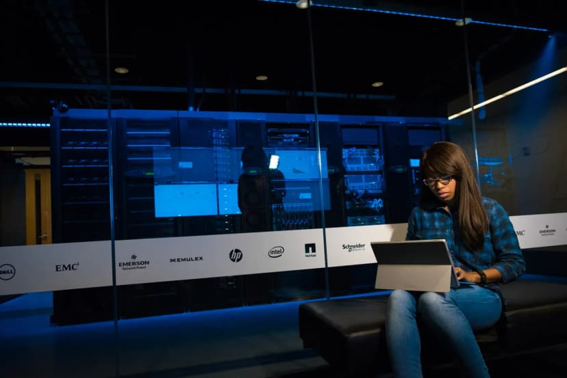 Bulut sunucularını yöneten DevOps uzmanı
