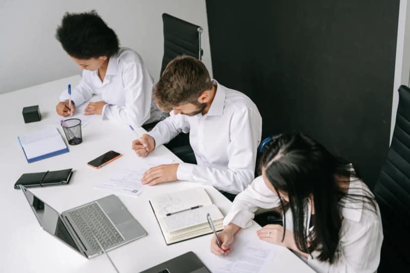 scrum master ile ekip çalışması görseli