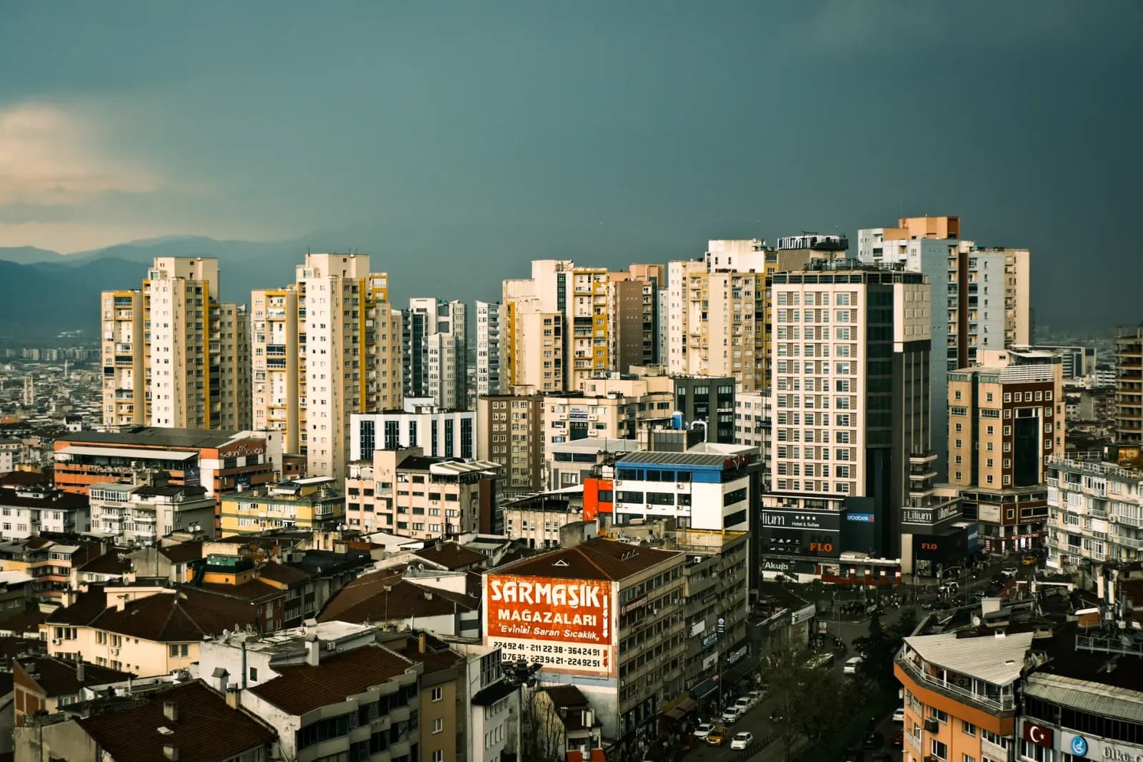 Bursa Nilüfer'de modern iş merkezi ve plazaların havadan görünümü