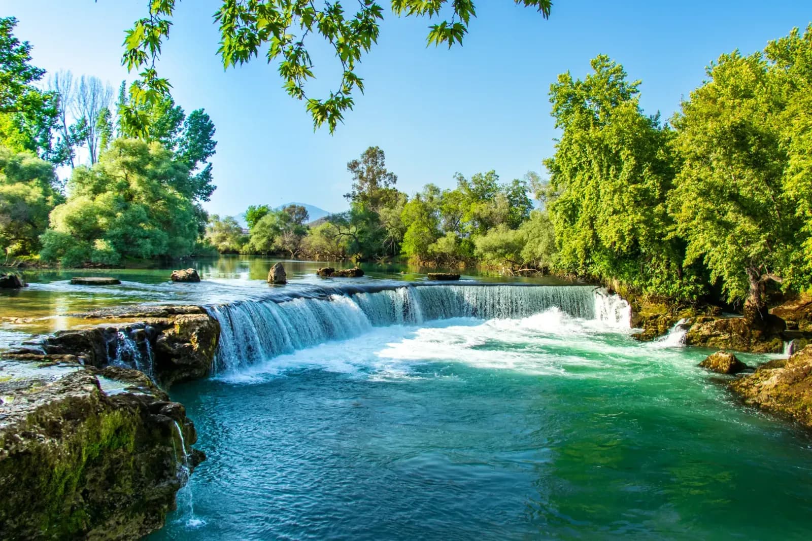 Manavgat sahilinde turizm sektörü çalışanları