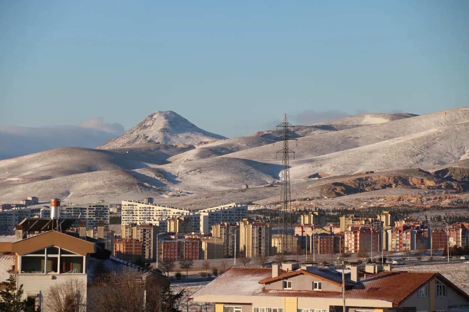 Beyşehir'de 2026 yılında aranan popüler meslekleri simgeleyen kolaj