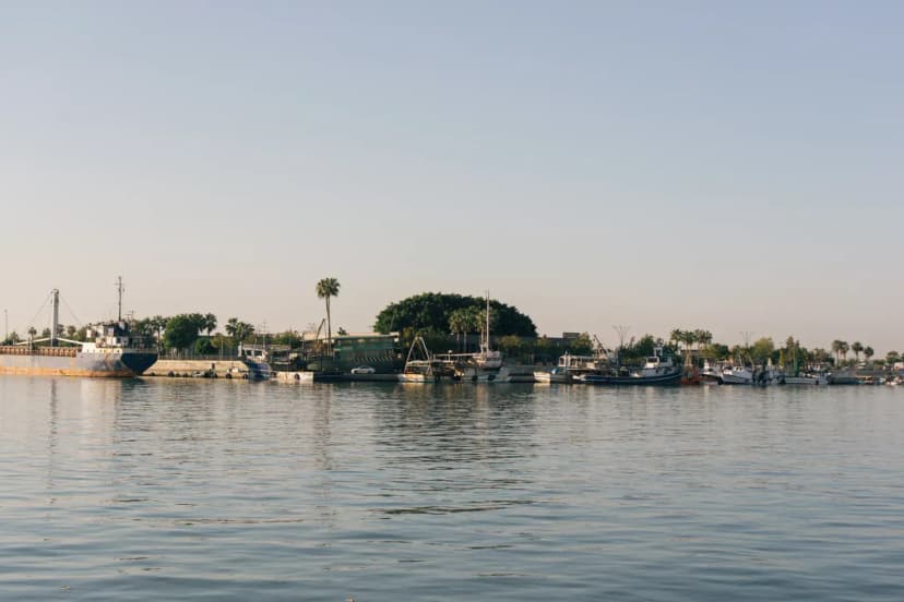 Mersin Mezitli sahilinde yükselen yeni iş binaları