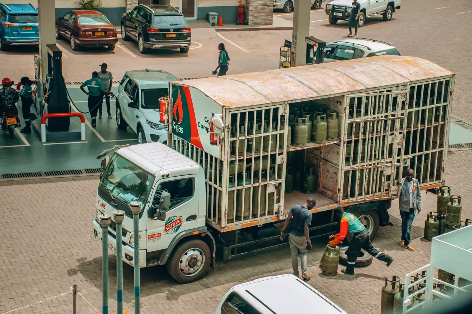 LPG dolum tesisinde çalışan teknik personel