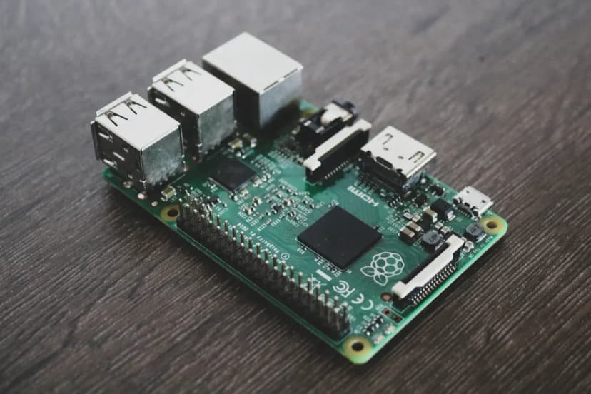 PLC programlama yapan mühendis