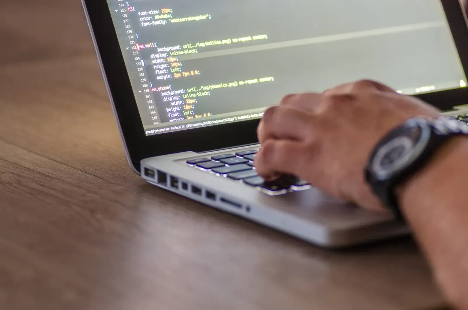 DevOps mühendisi mülakat soruları konulu blog yazısının kapak görseli