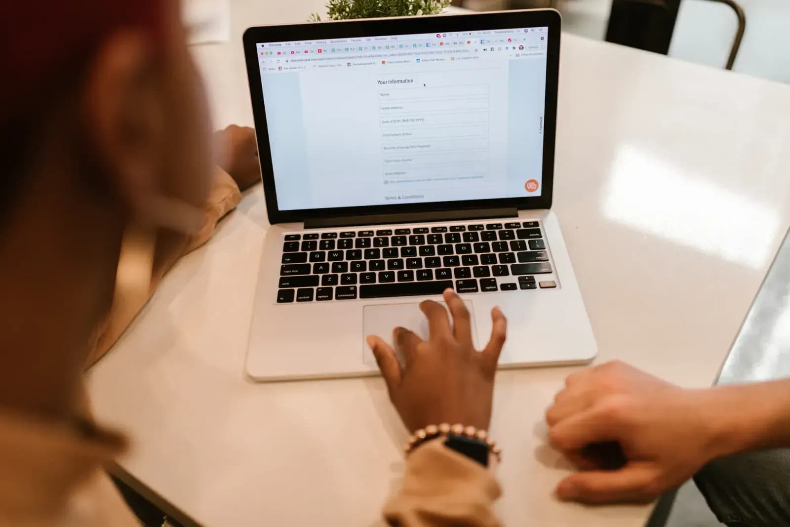 CV yapısı seçimi konulu blog yazısının kapak görseli